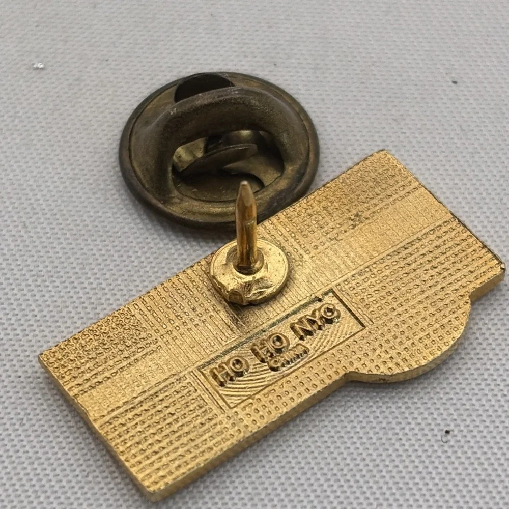 Discovery Channel Gold Tone Television Network Lapel‎ Hat Pin Vintage Logo